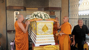 Cérémonie au Wat Chaimongkol