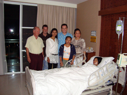 Opération de la petite Kanjana au Bangkok Hospital en Mai 2010