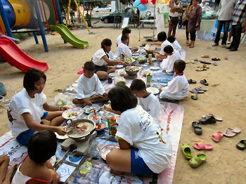 Les enfants de l'orphelinat de Baan Jing Jai à Pattaya  Thaïlande
